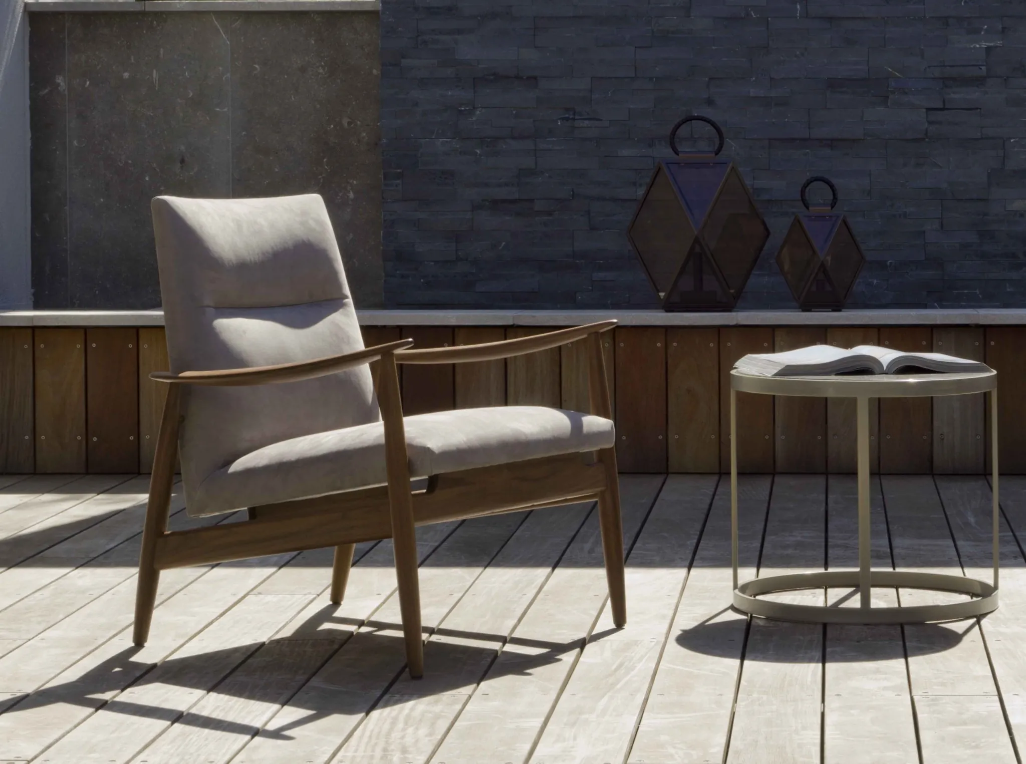 Meroni & Colzani Axum, a second view of the coffee table